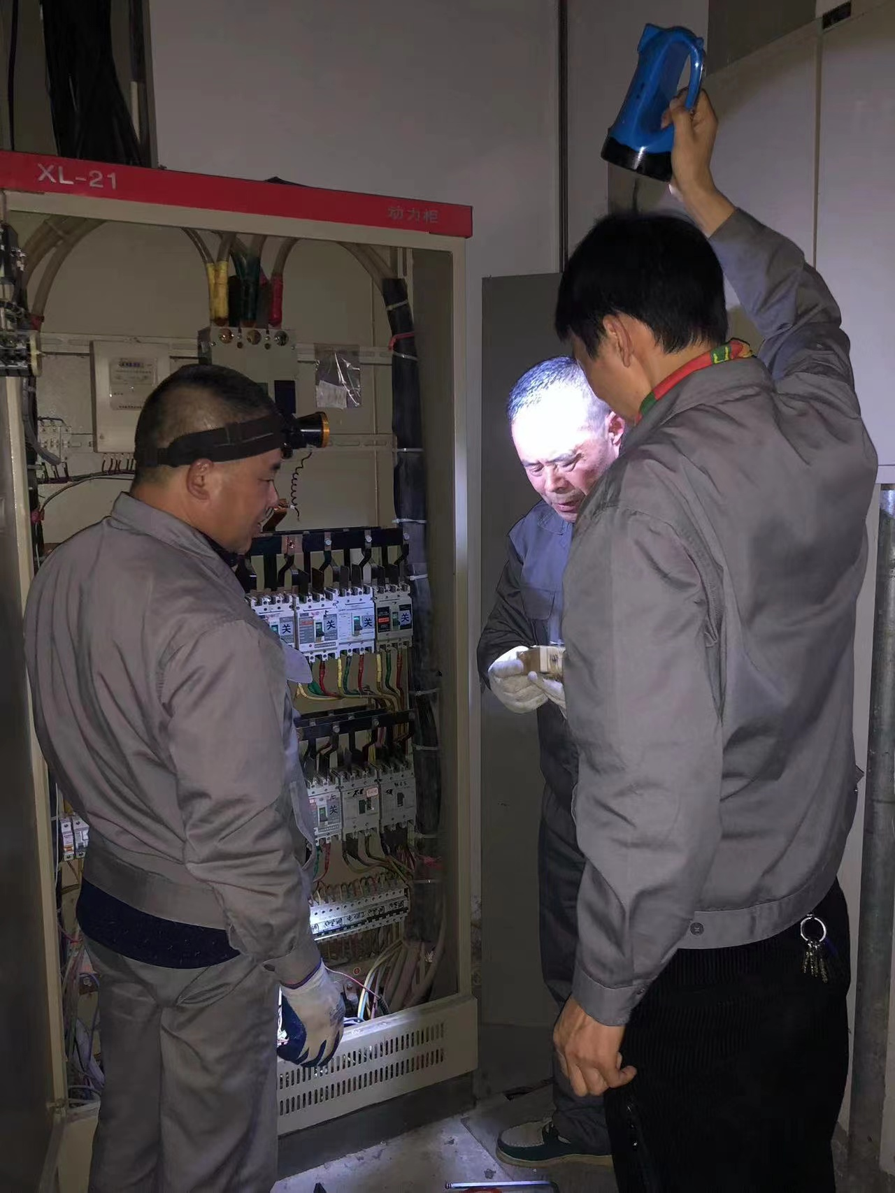  保险商城安全用电 高效实现电流互感器的更换