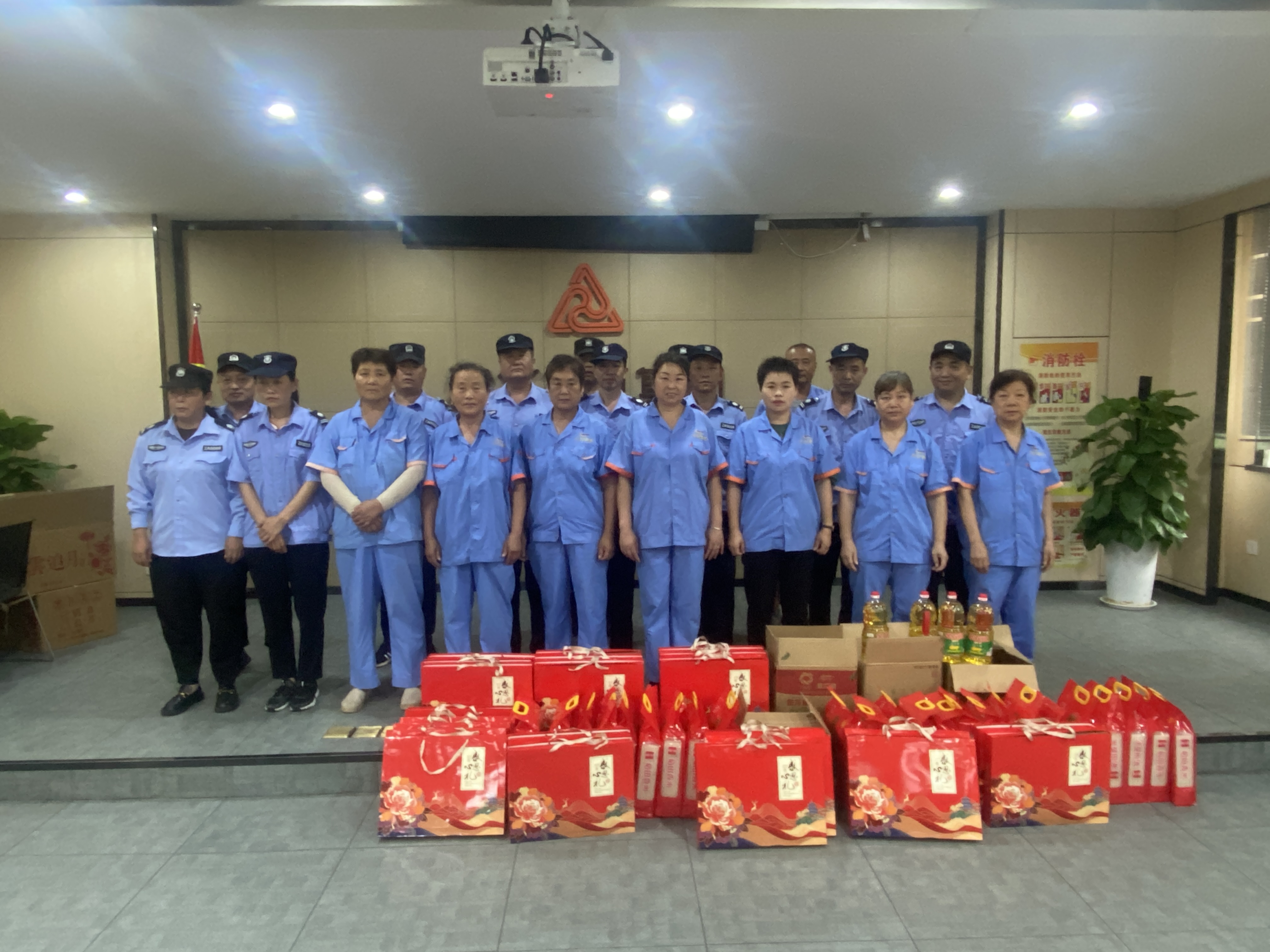 “浓情中秋节，慰问暖人心”——j9国际站备用文创集团工会发展一线职工慰问活动