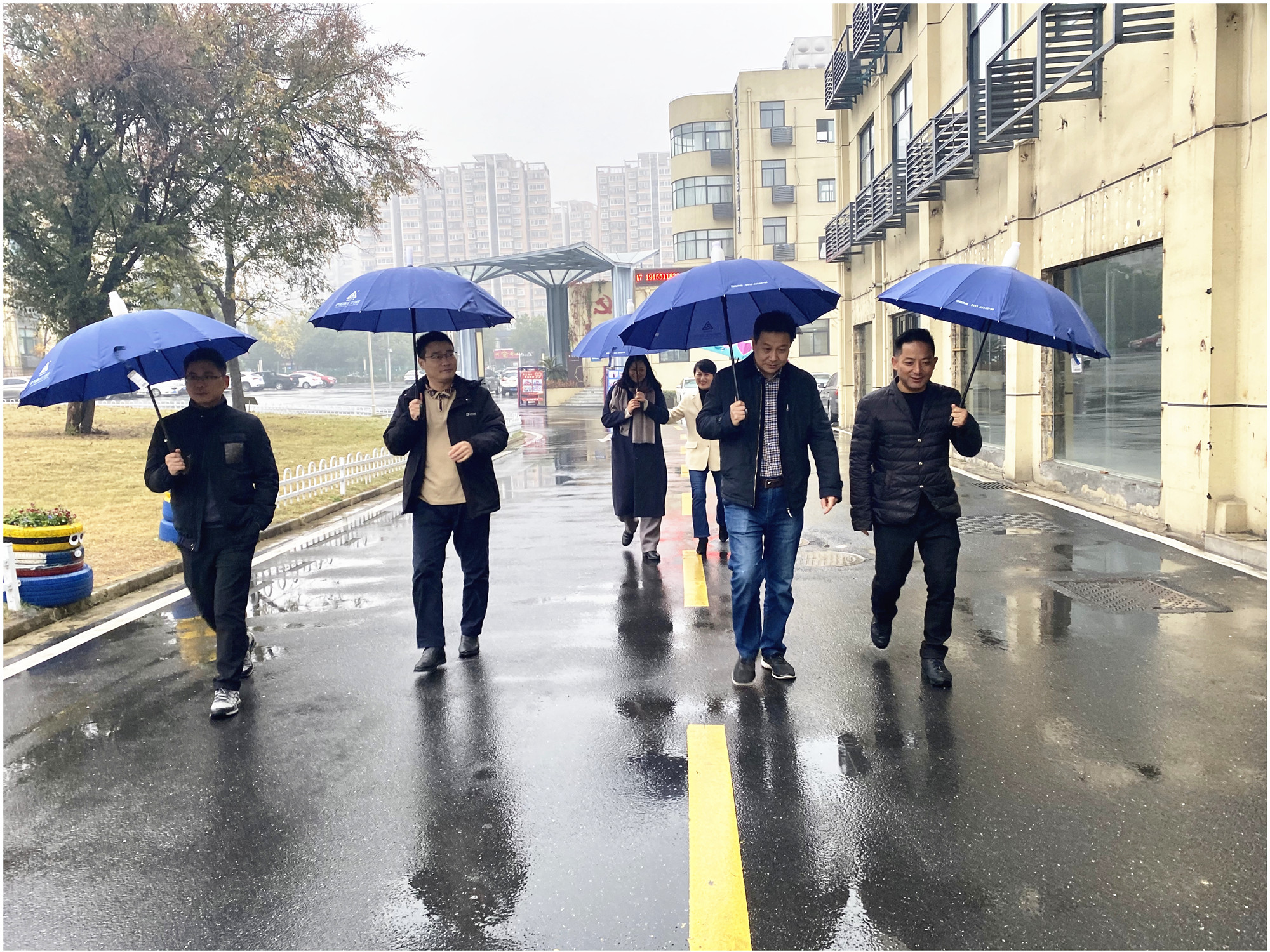 庐阳区总工会党组书记夏辉 莅临庐阳j9国际站备用文创园调研
