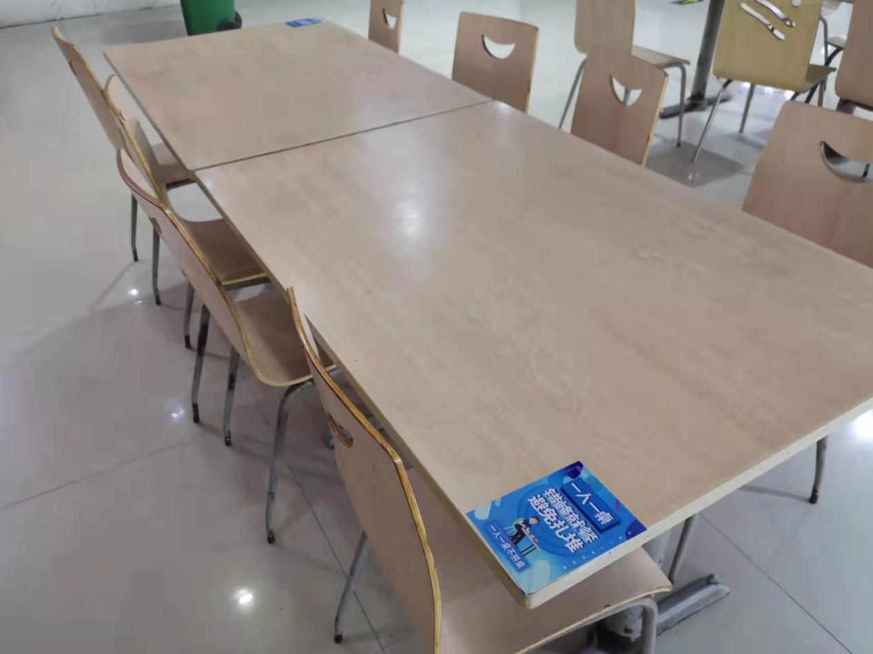 钱江商城选取隔桌用餐，顾客吃得安心安心舒心