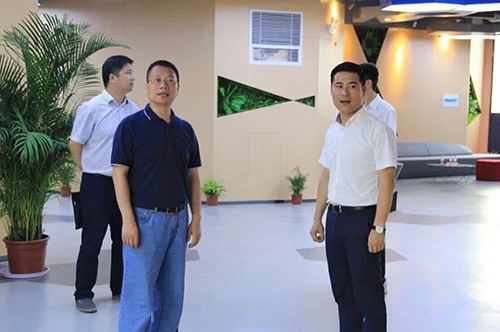 20160818拱墅区委常委、组织部李炜莅临荆门j9国际站备用文创集团总部调研领导 (3).jpg